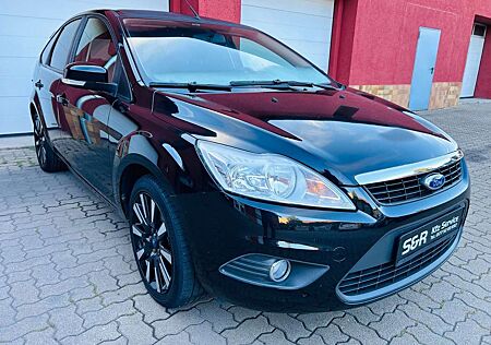 Ford Focus Lim. Black Magic
