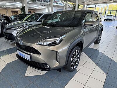 Toyota Yaris Cross Hybrid Team D AHK Winter-Paket Sitzheizung Lenkrad