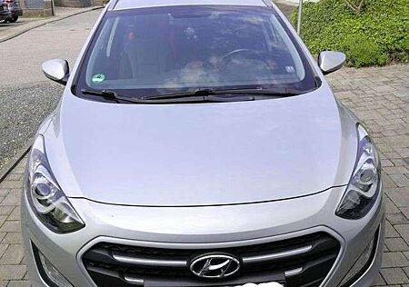 Hyundai i30 blue Kombi 1.6 CRDi Trend