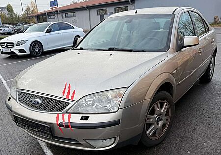 Ford Mondeo Lima 4 Türen Fließenheck mit Achtreifen