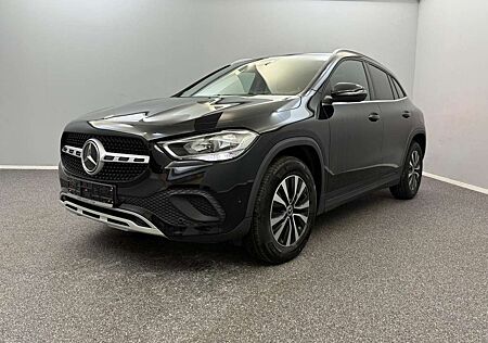 Mercedes-Benz GLA 250 *WIDE*PANO*KAM*NAV*AMBIENTE*CARPLAY