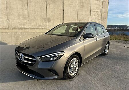 Mercedes-Benz B 180 7G-DCT STYLE*LED*KAMERA*TOTWINKEL*SHZ*1.HAND*NAVI*