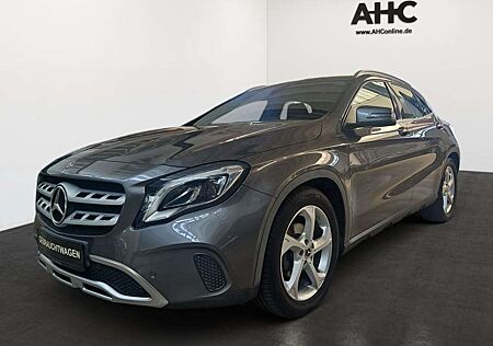 Mercedes-Benz GLA 180 Urban AHK LED SHZ Navi GRA el.Heck KAM