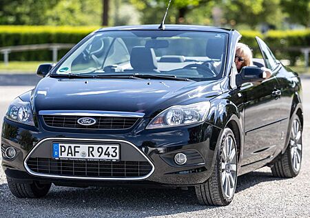 Ford Focus CC Coupe-Cabriolet 2.0 16V Black Magic aus 1. Hand