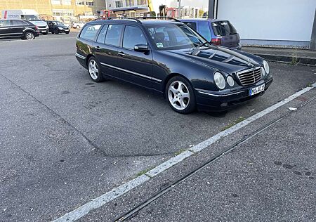Mercedes-Benz 220 Avantgarde