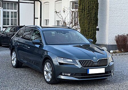 Skoda Superb Combi Style *ACC*Navi*DSG*