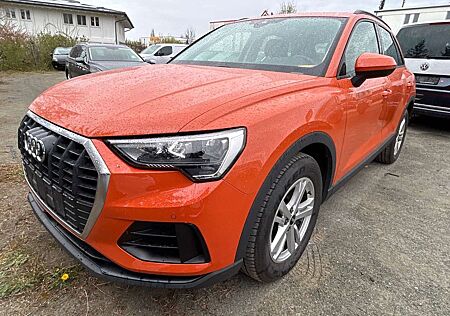 Audi Q3 35 TDI CARPLAY AHK VIRTUAL LED SITZ-HZ PDC
