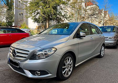 Mercedes-Benz B 180 B-Klasse (BlueEFFICIENCY) 7G-DCT