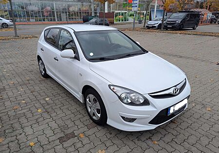 Hyundai i30 gebraucht kaufen Hyundai i30 1.4 Top, Kamera, Bluetooth, Allwetter, Tüv