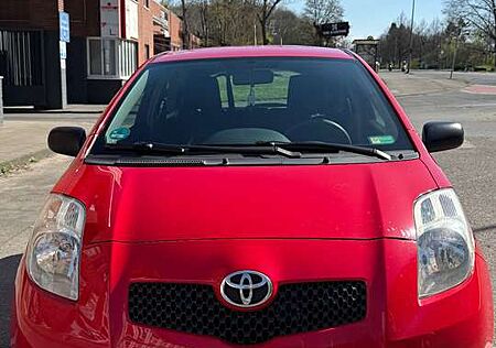 Toyota Yaris 1.0 VVT-i Cool