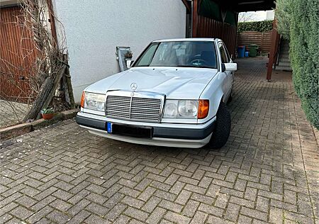 Mercedes-Benz E 200 200 E