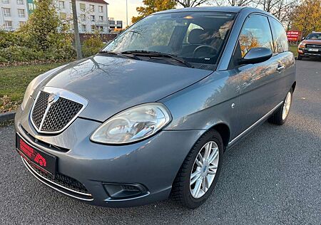 Lancia Ypsilon 1.4 16V Oro