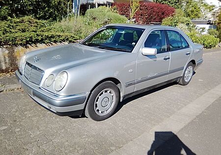Mercedes-Benz E 240 Elegance