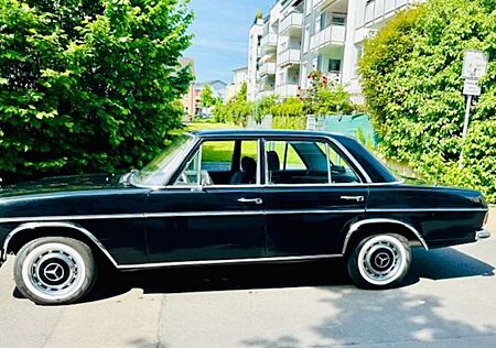 Mercedes-Benz W 114/115 Strich-Acht