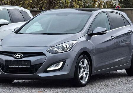 Hyundai i30 1.6 CRDI PANORAMA+KAMERA+KLIMATRONIC+AHK+SHZ