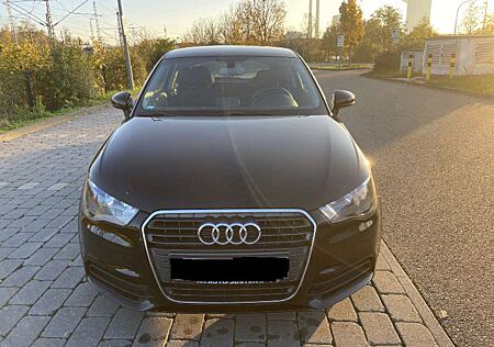 Audi A1 1.2 TFSI Attraction - TÜV 11/2026 - scheckheft