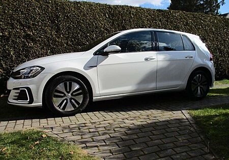 VW Golf Volkswagen VII GTE **1.Hand/STHZ+FB/NAVI/LED**