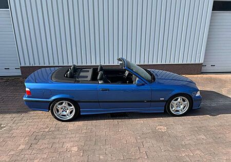BMW M3 Cabrio 6-Gang Handschalter/Estorilblau/Hardtp