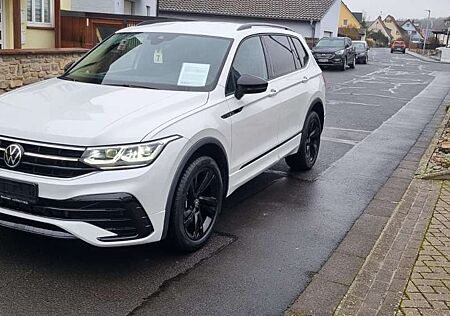 VW Tiguan Allspace Volkswagen R-Line 4Motion Black & Style