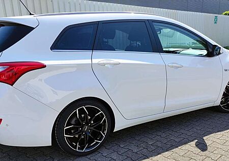 Hyundai i30 blue Trend - Klima, SHZ, Kamera, Navi, LED