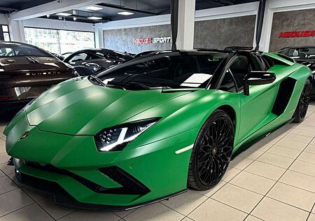 Lamborghini Aventador S ROADSTER GREEN EXT&INT CARBON FULLOP