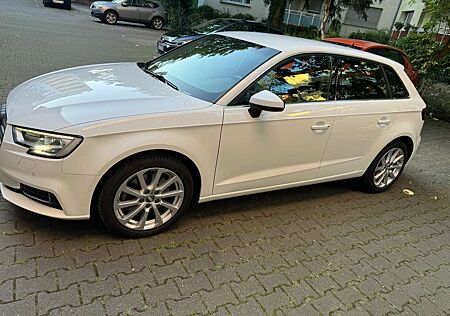 Audi A3 40 TFSI Sportback quattro S tronic design