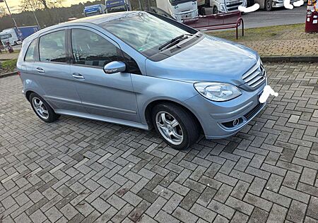 Mercedes-Benz B 200 Sehr gepflegter .Benziner. 2 Hand