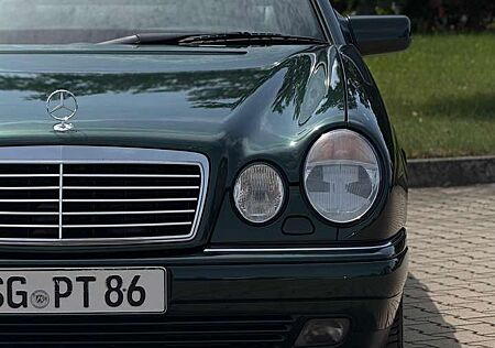 Mercedes-Benz E 280 Avantgarde Limousine in Amazonitgrün