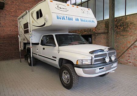 Dodge RAM 2500 12V Cummins-Diesel lang mit Wohnkabine
