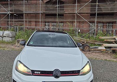 VW Golf GTI Volkswagen Performance BlueMotion Technology DSG
