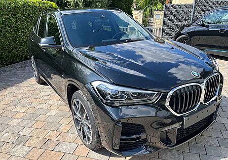 BMW X1 2.0i M Paket SAG Navi LED Hifi AHK PDC 1Hd 19