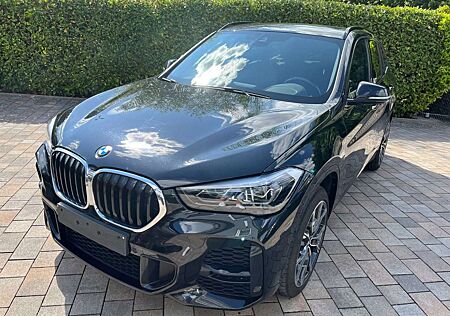 BMW X1 2.0i M Paket SAG Navi LED Hifi AHK PDC 1Hd 19