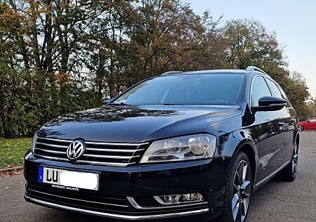 VW Passat Variant Volkswagen Highline Diesel 2.0 TDI DSG BlueMo.