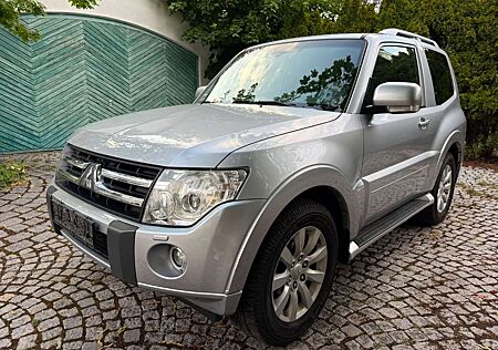 Mitsubishi Pajero 3.2 DI-D Instyle*Kurz*Automatik*1.Hand**