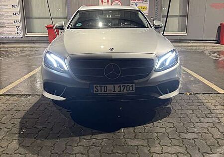 Mercedes-Benz E 220 d T 9G-TRONIC