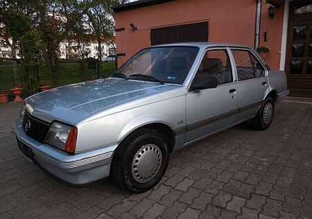 Opel Ascona 1.6 S*SERVO*TÜV NEU+H-ZULASSUNG*GEPFLEGT*