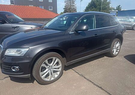 Audi Q5 3.0 TDI quattro/Navi+Leder+Panorama+Xenon