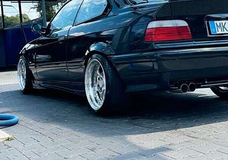BMW 328 E36 Coupe 3.Hand top Zustand Rarität Neulack !!!