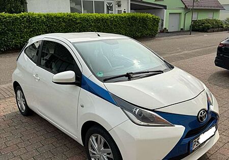 Toyota Aygo x-play touch