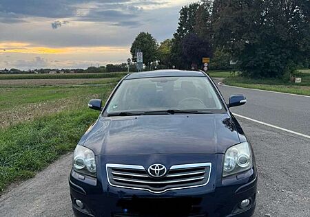 Toyota Avensis 2.0 VVT-i Executive