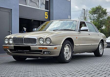 Jaguar XJ6 X300 Sovereign 4.0 AUTOM LEDER KLIMA Oldtimer