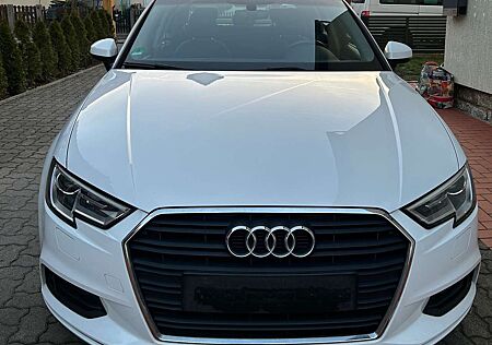 Audi A3 1.6 TDI Limousine S tronic design
