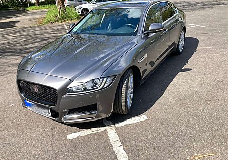 Jaguar XF Prestige Autom. Diesel Pano Navi Winterreifen neu