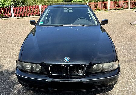 BMW 523i 523