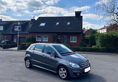 Mercedes-Benz B 180 BlueEFFICIENCY START/STOP SCHECKHEFT NAVI PDC SHZ