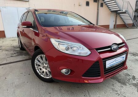 Ford Focus Tunier Titanium mit Klima/Navi/ABS/ESP/Met./Alus/