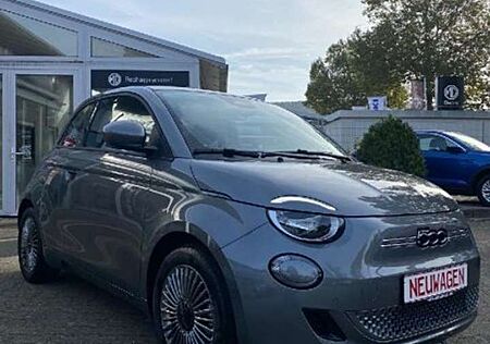 Fiat 500E 3+1, 42KWh, ab 399,- Euro monatlich*