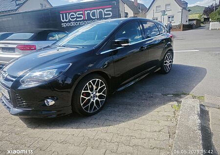 Ford Focus Titanium,Sportpaket ST Line, neuer KD/HU/AU& STZR