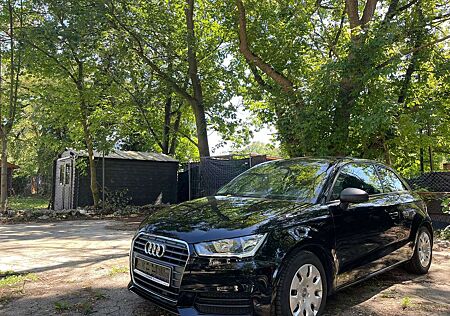 Audi A1 1.0 TFSI 1. Hand, Navi, Scheckheft, PDC
