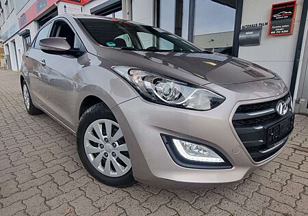 Hyundai i30 1.6 Diesel blue Trend/1-Hand/Navi/8xBereift/